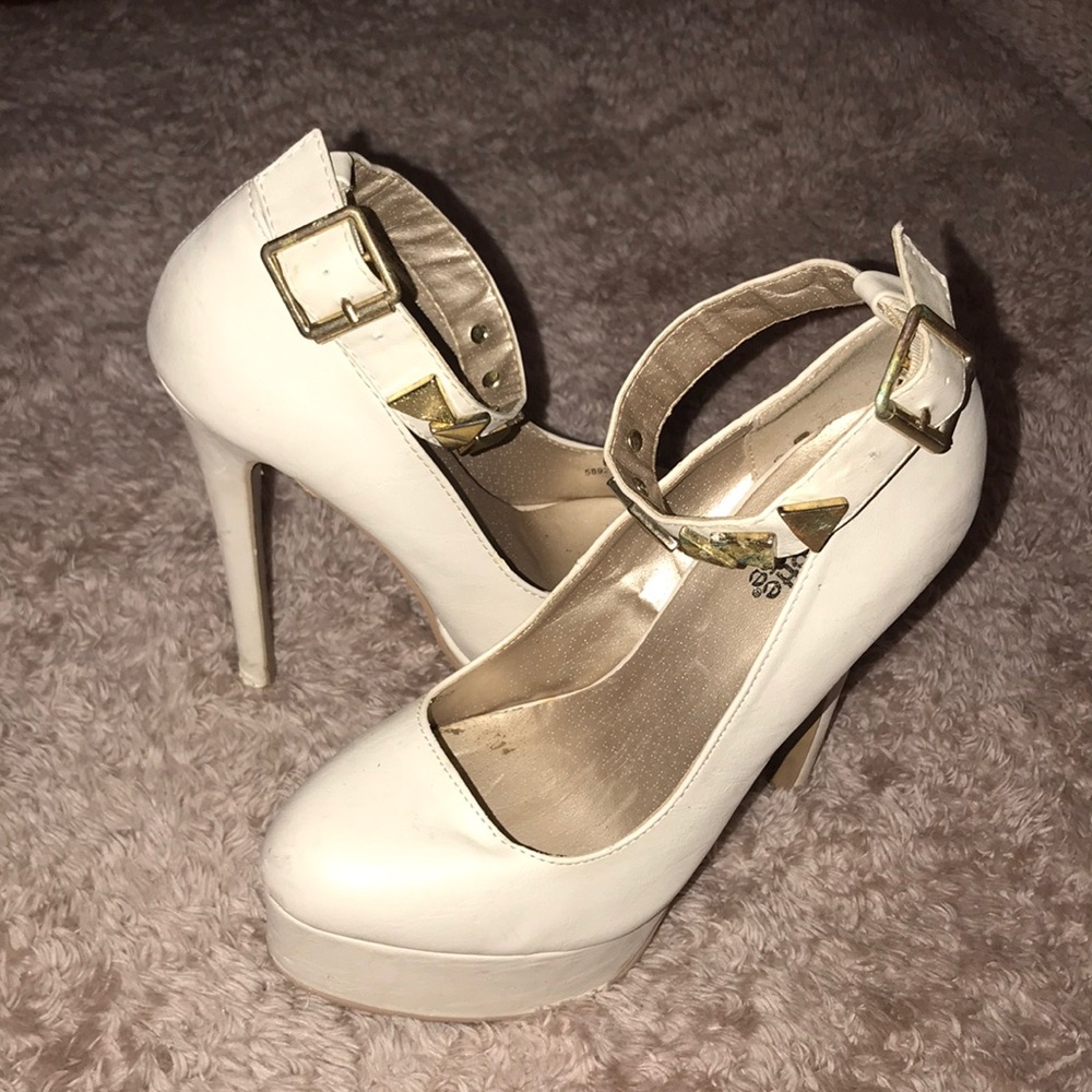 Heels - Picture 3 of 4